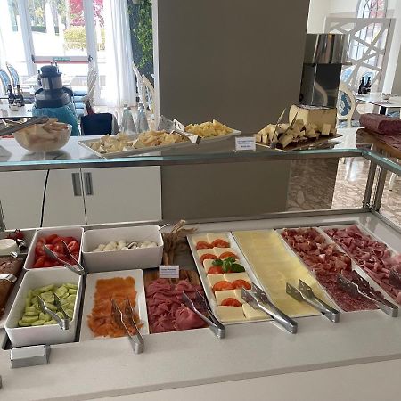 Hotel Croce Di Malta Lignano Sabbiadoro Dış mekan fotoğraf