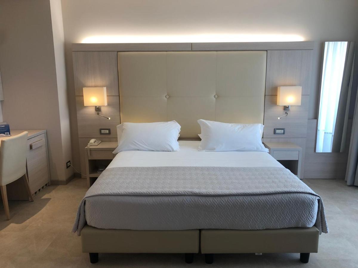 Hotel Croce Di Malta Lignano Sabbiadoro Dış mekan fotoğraf