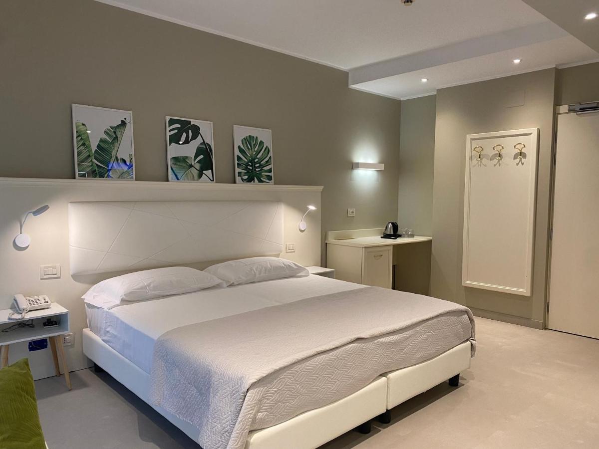 Hotel Croce Di Malta Lignano Sabbiadoro Dış mekan fotoğraf