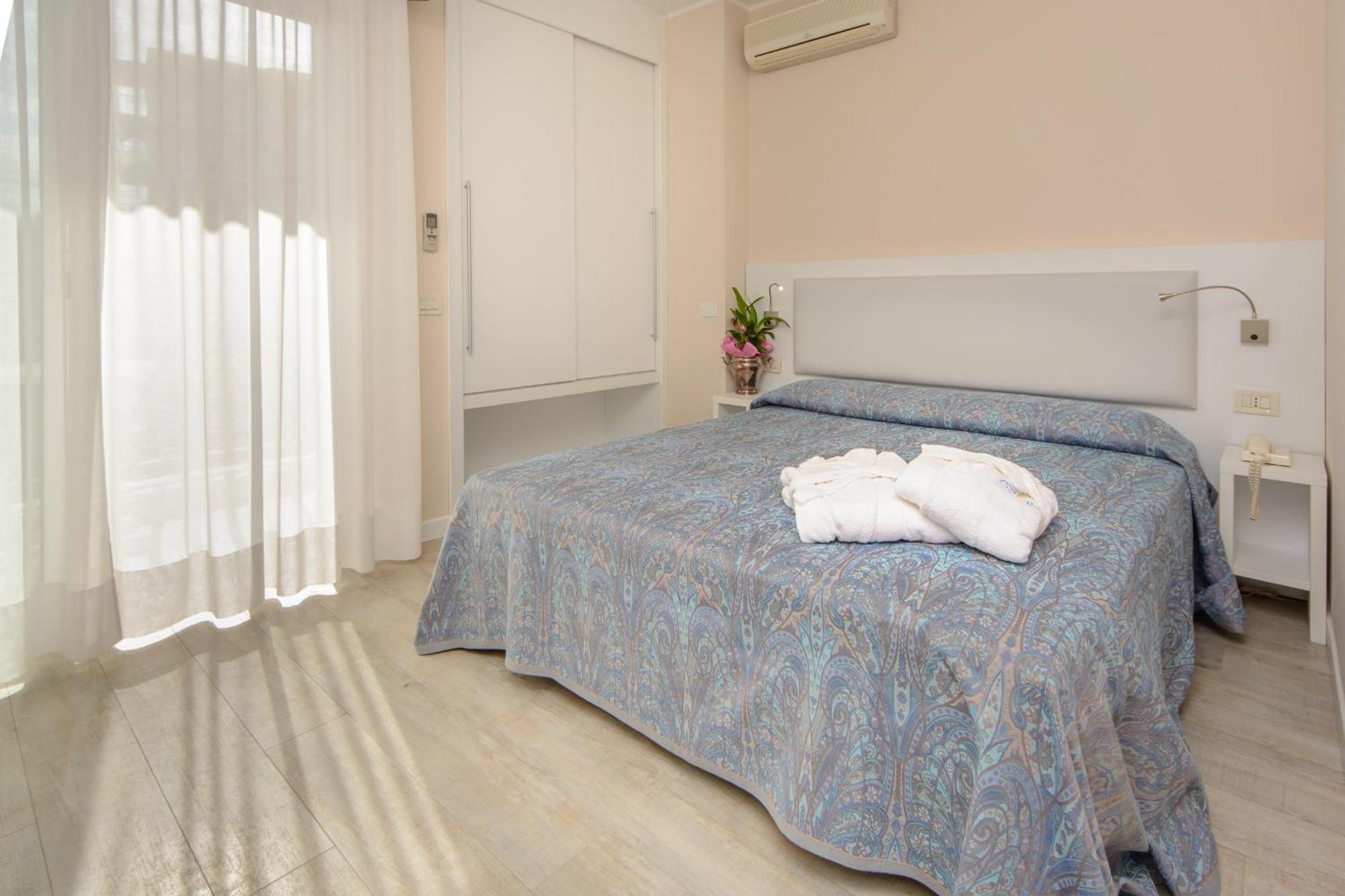 Hotel Croce Di Malta Lignano Sabbiadoro Oda fotoğraf