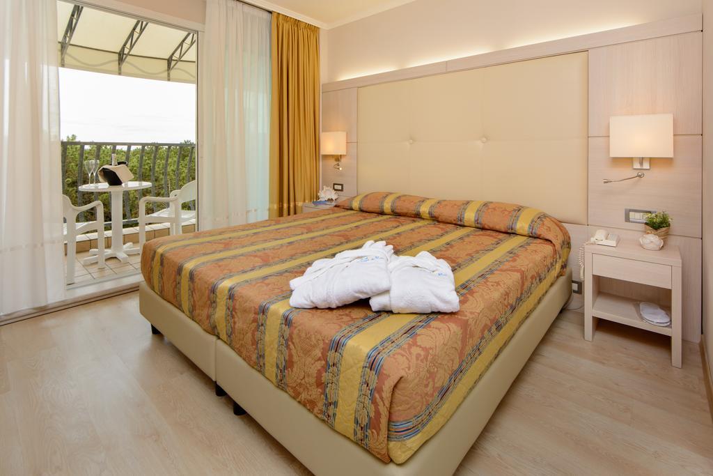 Hotel Croce Di Malta Lignano Sabbiadoro Dış mekan fotoğraf