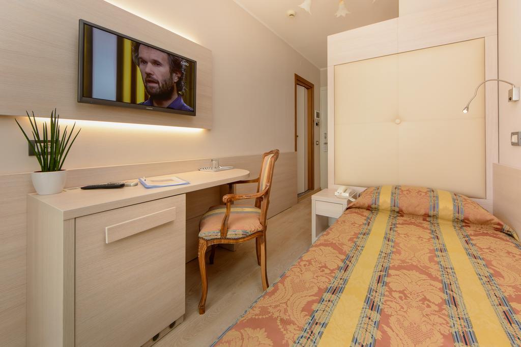 Hotel Croce Di Malta Lignano Sabbiadoro Dış mekan fotoğraf
