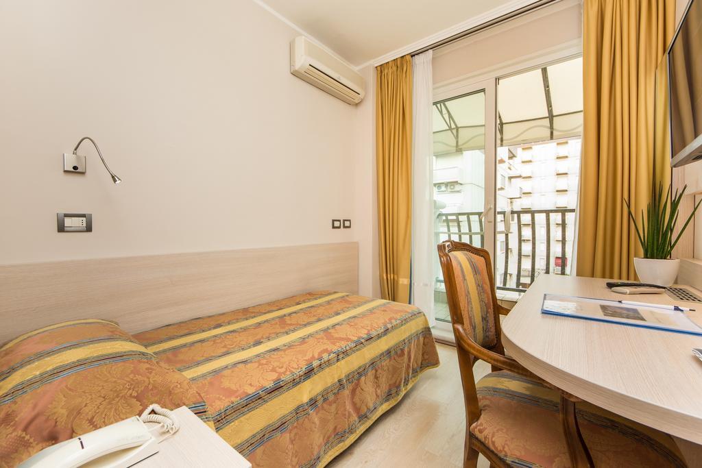 Hotel Croce Di Malta Lignano Sabbiadoro Dış mekan fotoğraf