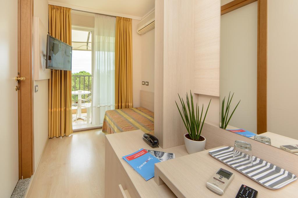 Hotel Croce Di Malta Lignano Sabbiadoro Dış mekan fotoğraf
