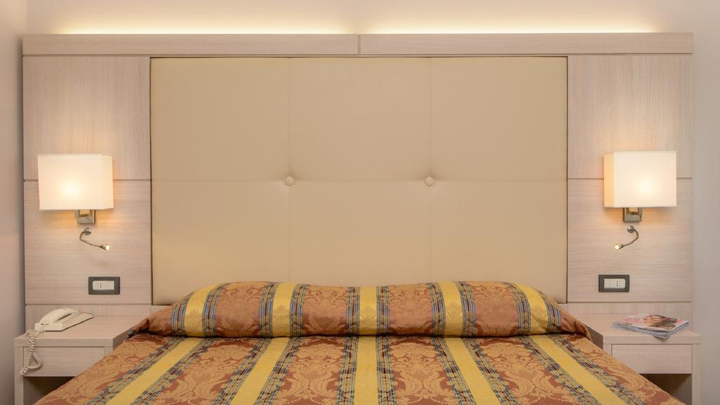Hotel Croce Di Malta Lignano Sabbiadoro Dış mekan fotoğraf