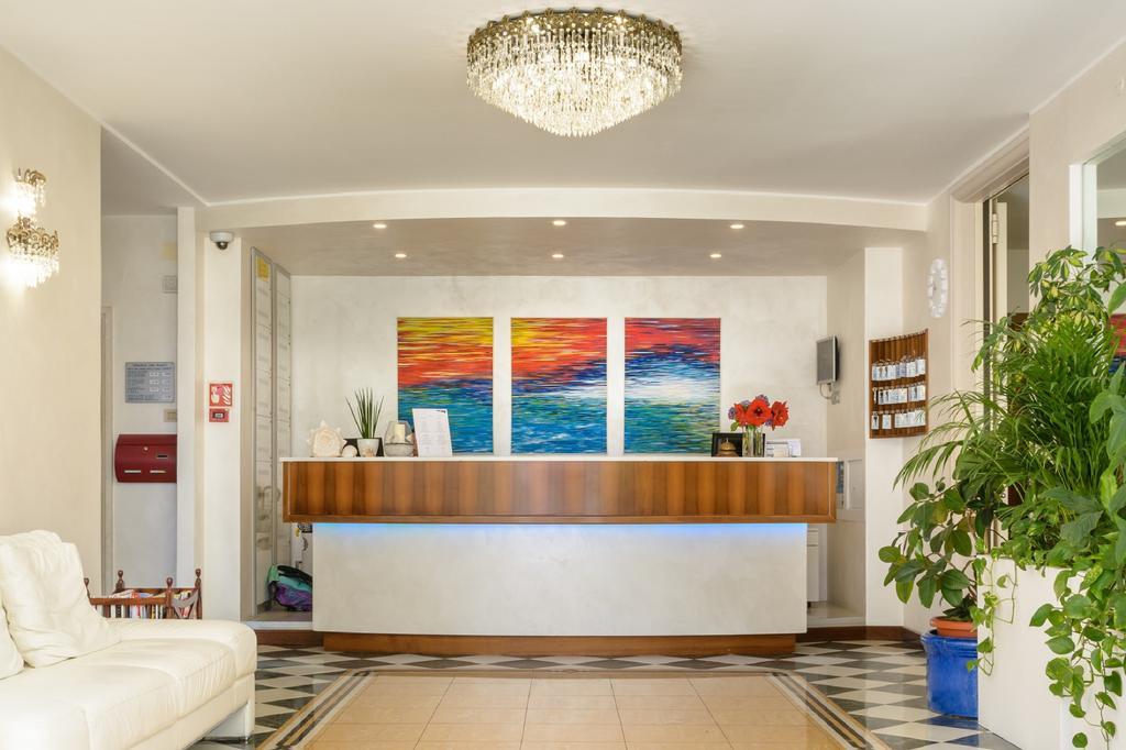 Hotel Croce Di Malta Lignano Sabbiadoro Dış mekan fotoğraf