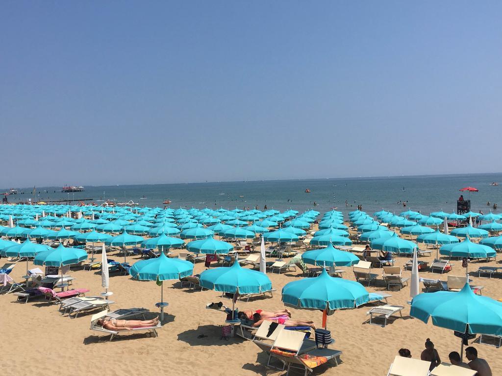 Hotel Croce Di Malta Lignano Sabbiadoro Dış mekan fotoğraf